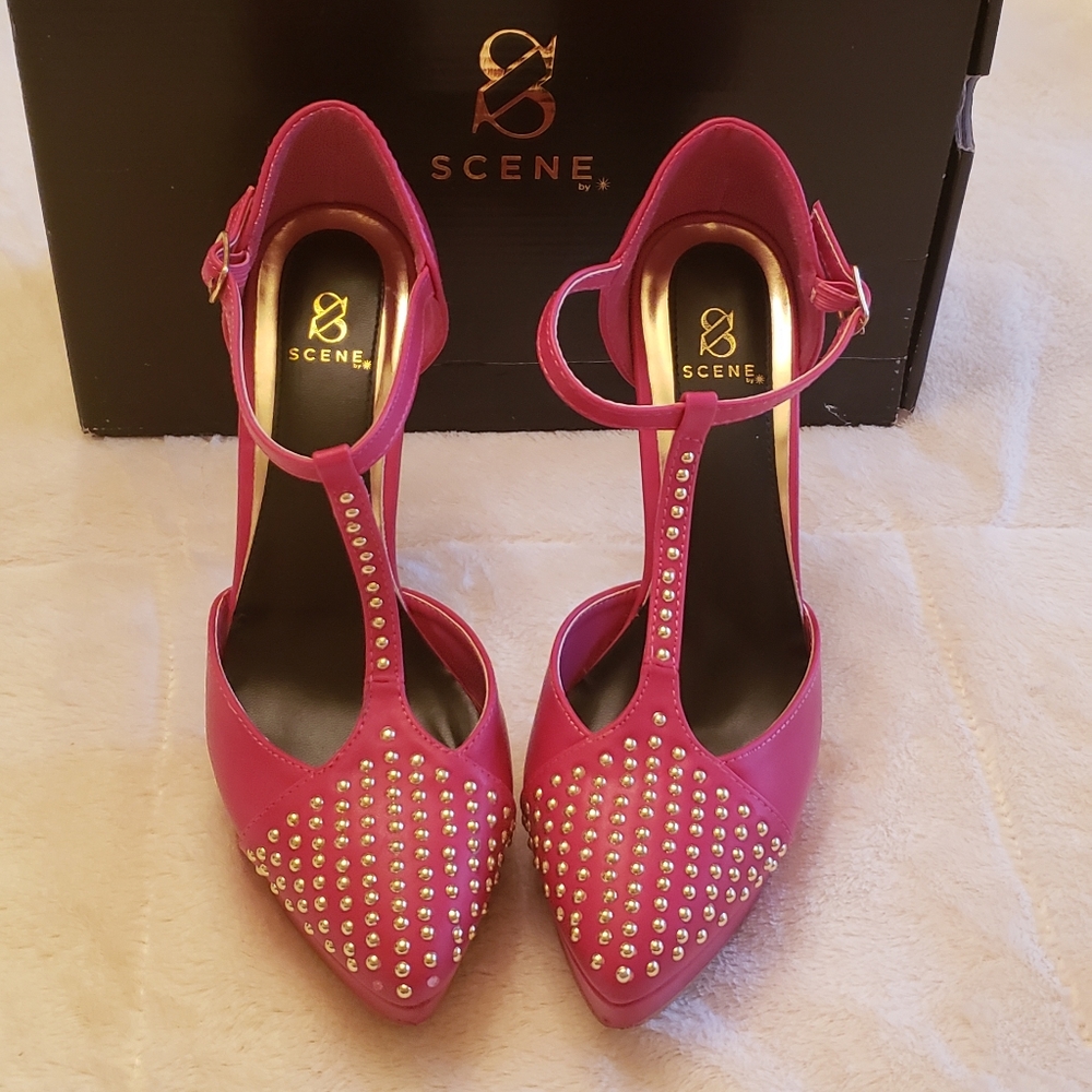Beautiful fuschia heels.